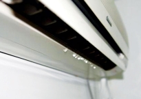 Máy lạnh bị nhiễu nước: Nguyên nhân, tác hại và cách khắc phục hiệu quả