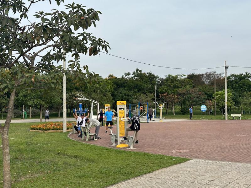 Sân chính của công viên
