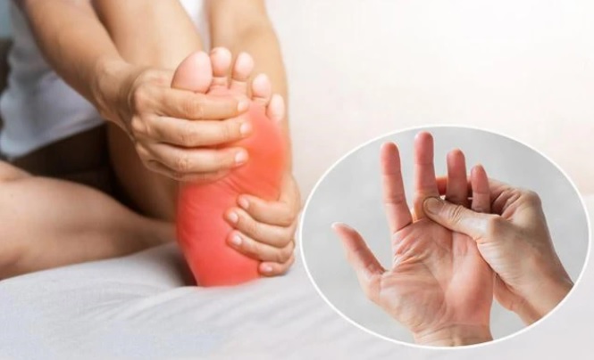 Cách xoa chân khi bị tê chân tay hiệu quả
