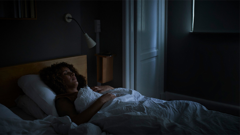 Ngủ tắt đèn giúp cải thiện chất lượng giấc ngủ