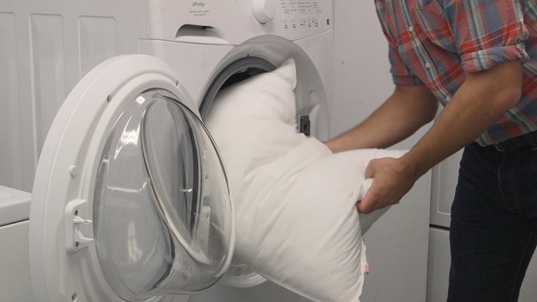 Cách giặt ruột gối bằng máy giặt