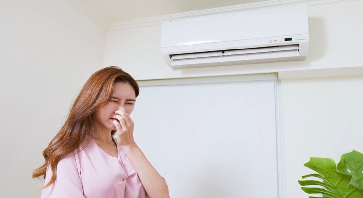 Tại sao phòng máy lạnh có mùi hôi?